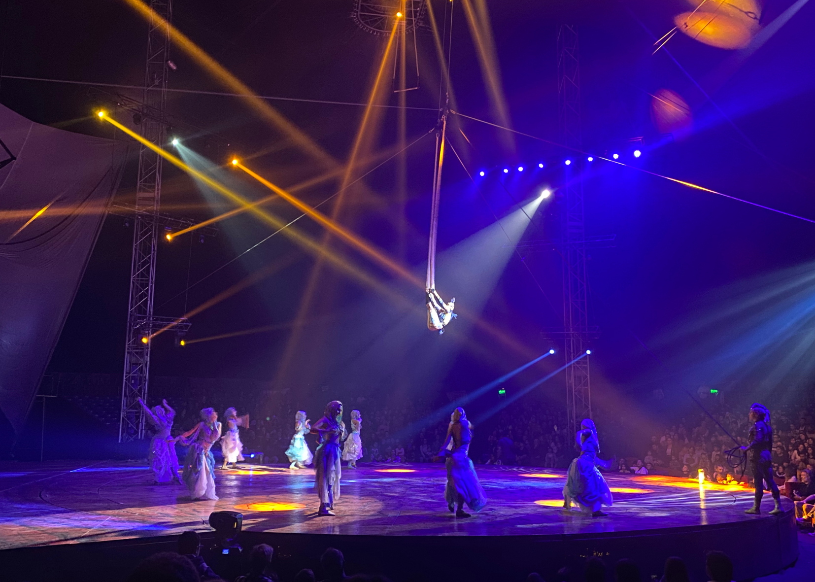 El Circo Servian debutó a puro show en Rosario